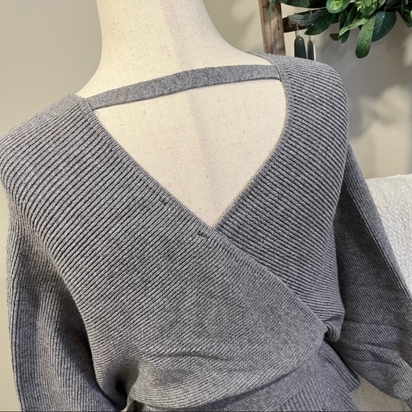 🦭 Fashion Nova V Neck Surplice Sweater - Picture 11 of 16